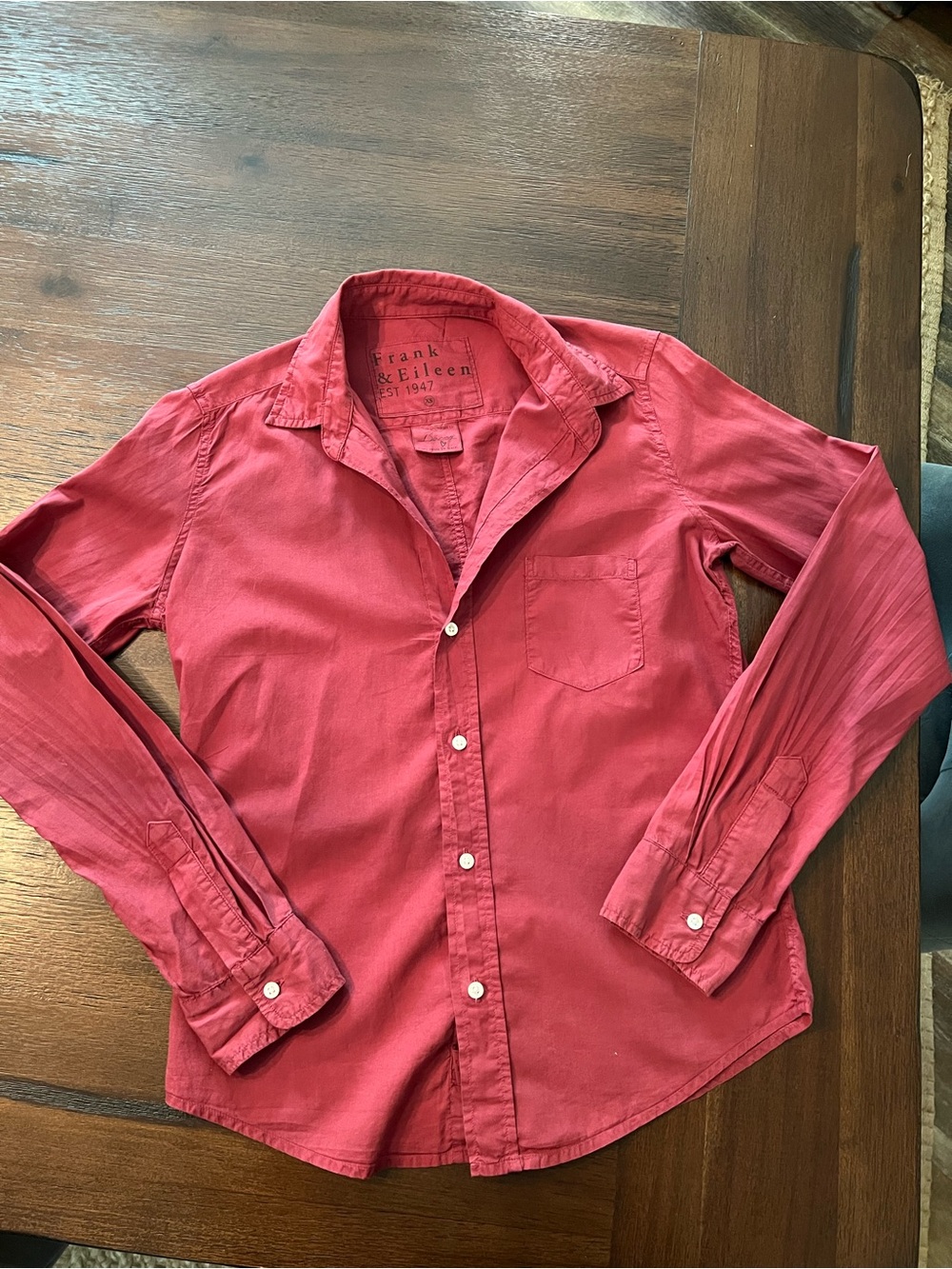Frank & Eileen XS Women’s Barry Woven in Italy Button Down Shirt Red EUC Cotton!